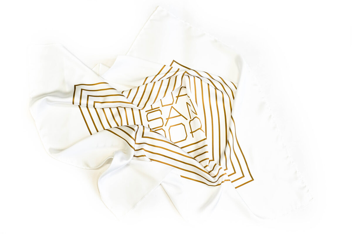 Biela so zlatým logom s lemom58x58 cm